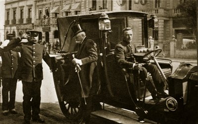 Porfirio Diaz arriveert bij de paleiskantoren, ca. 1910 door Unbekannt Unbekannt